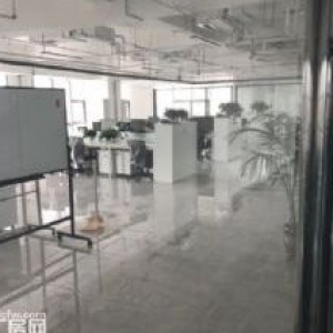 地铁口126平+4面彩光+车位充足 交通便捷（甲