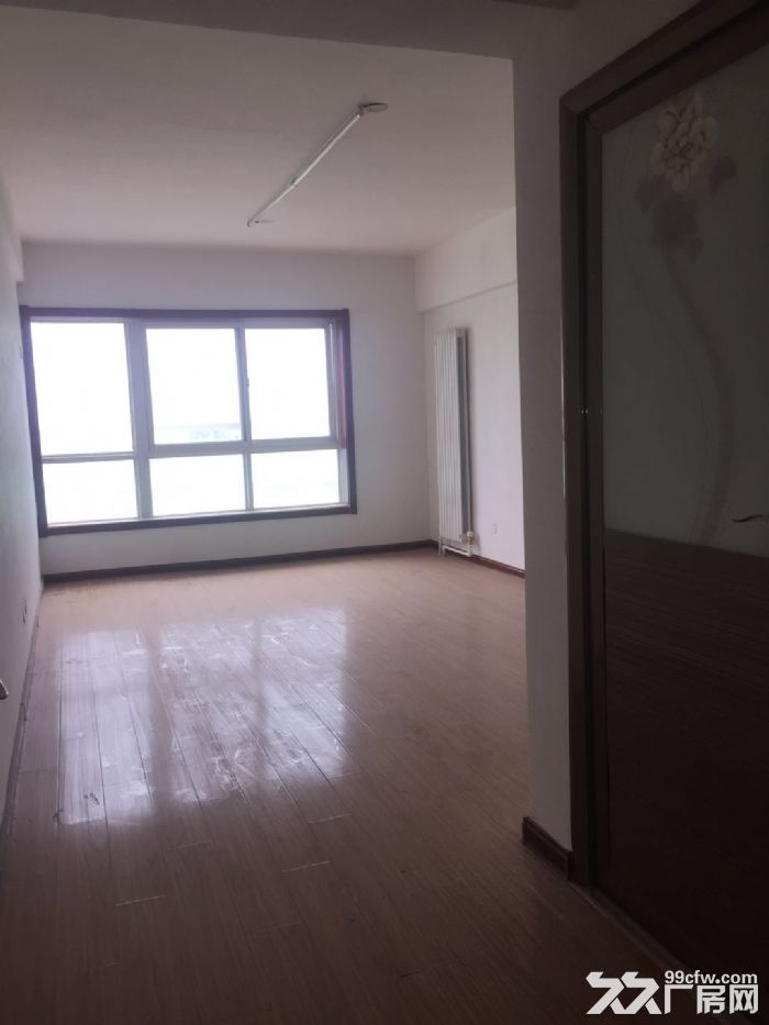 未央草滩混凝土砖混结构一层厂房 办公楼出租-图6