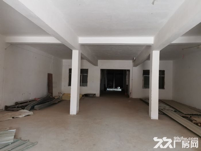 东郊公路旁，可做厂房，仓库